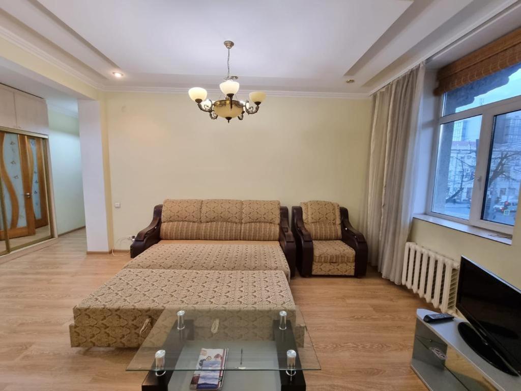 Ultra Central Apartment At Stefan Cel Mare 基希讷乌 外观 照片