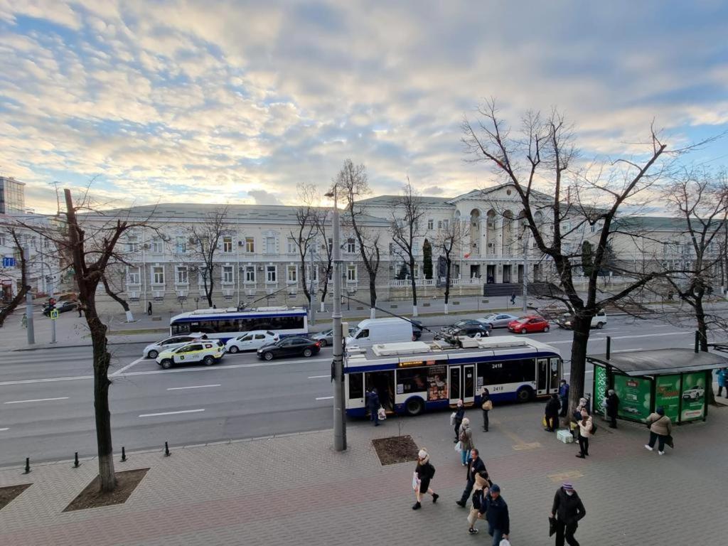 Ultra Central Apartment At Stefan Cel Mare 基希讷乌 外观 照片